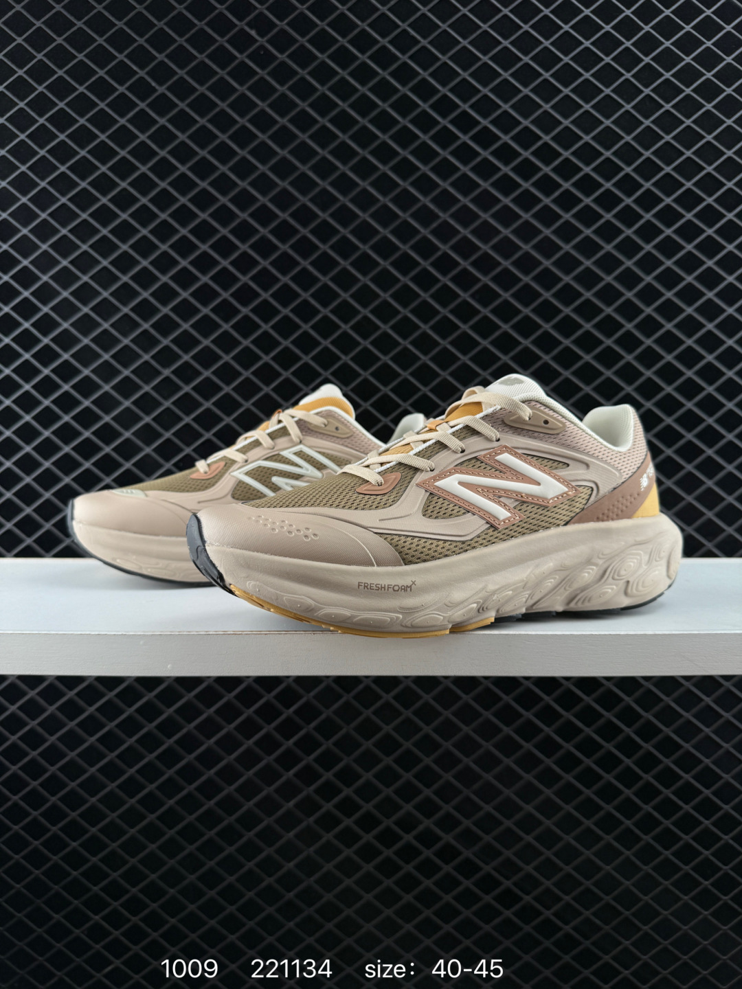 NB Ganni x New Balance NB Fresh Foam ”TRAINER UTRNGA Silver Metallic“